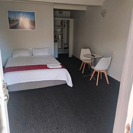 The Cave Motel Левин Экстерьер фото