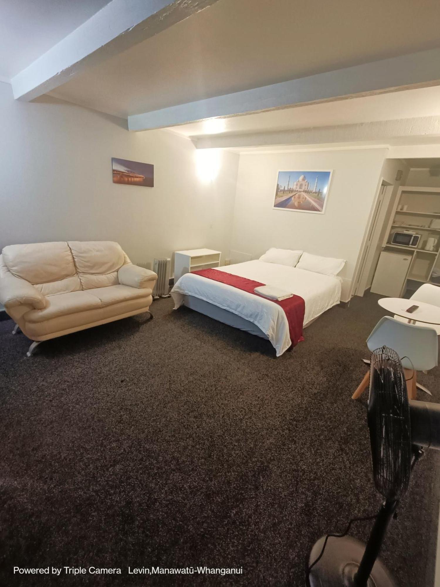 The Cave Motel Левин Экстерьер фото